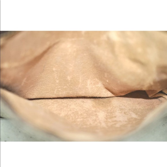 Gucci Authentic Crossbody Shoulder Handbag - Picture 10 of 12